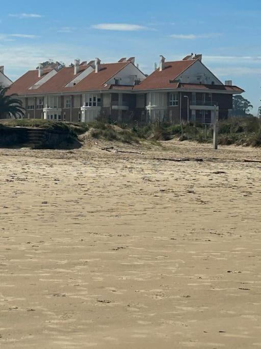 Playa De Berria -Apartamento Con Piscina Y Vistas Al Mar Santona Exterior photo